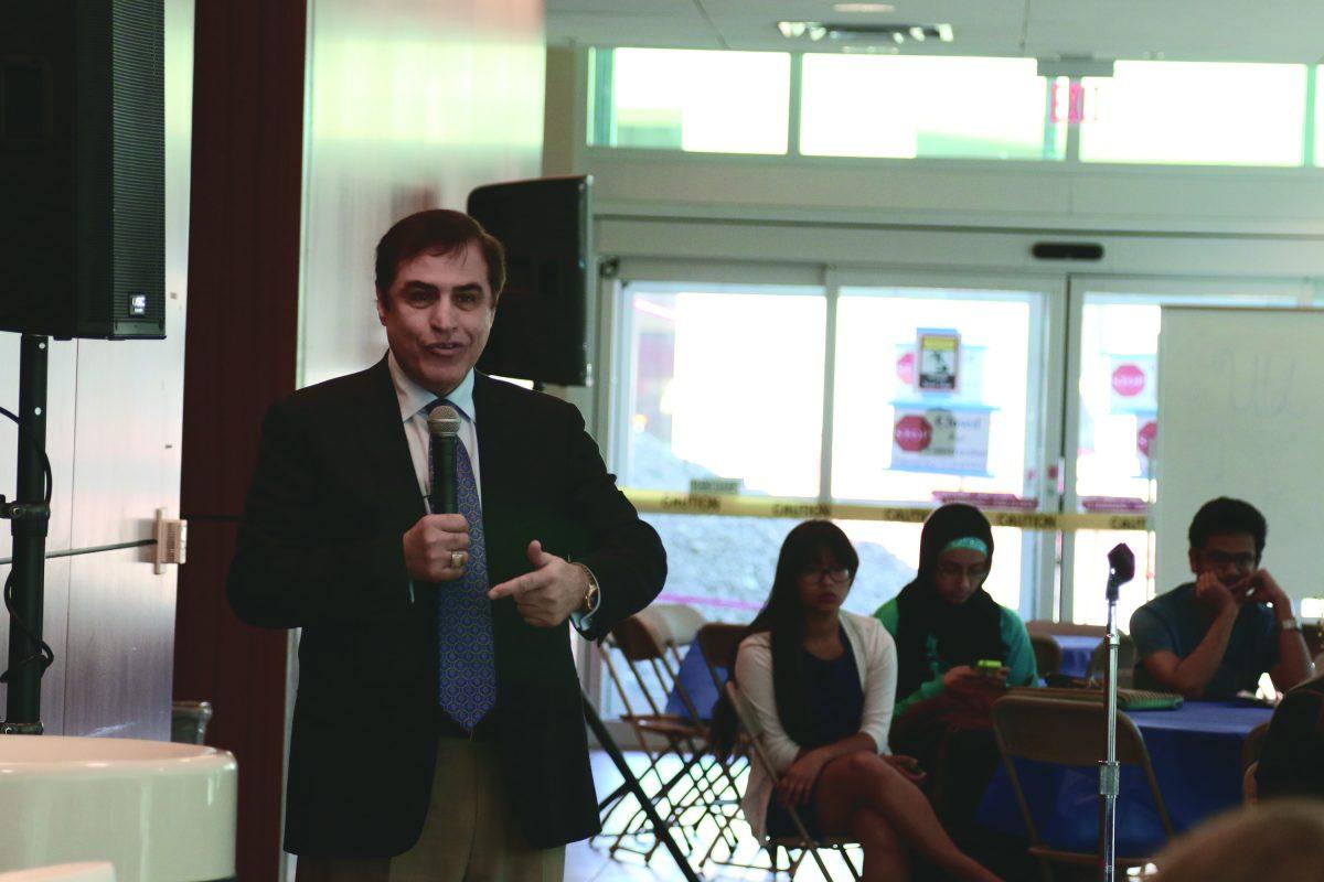 Linda Nguyen|Staff Photographer
David Alameel speaks at an event on campus Oct. 3.