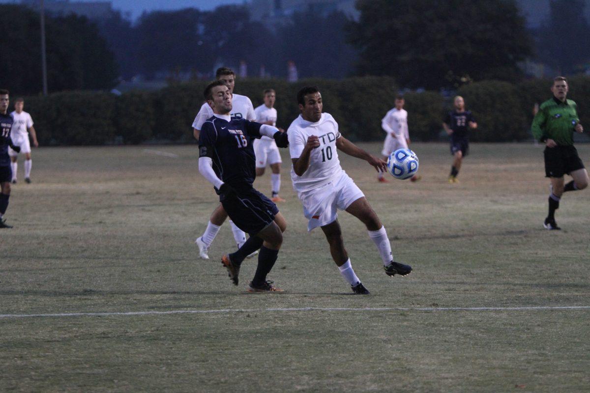 Men's soccer advances to next round of NCAA tourney