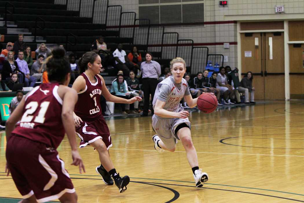Women's basketball squeezes by Austin College