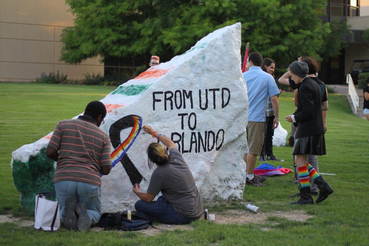 Students paint the Spirit Rocks on June 15 at a vigil honoring the 49 victims of the Pulse nightclub shooting in Orlando, Fla. The event was co-hosted by Pride at UTD and Rainbow Guard and featured Jewish, Muslim and Christian prayers. Photo by Jennifer Chi | Mercury Staff.