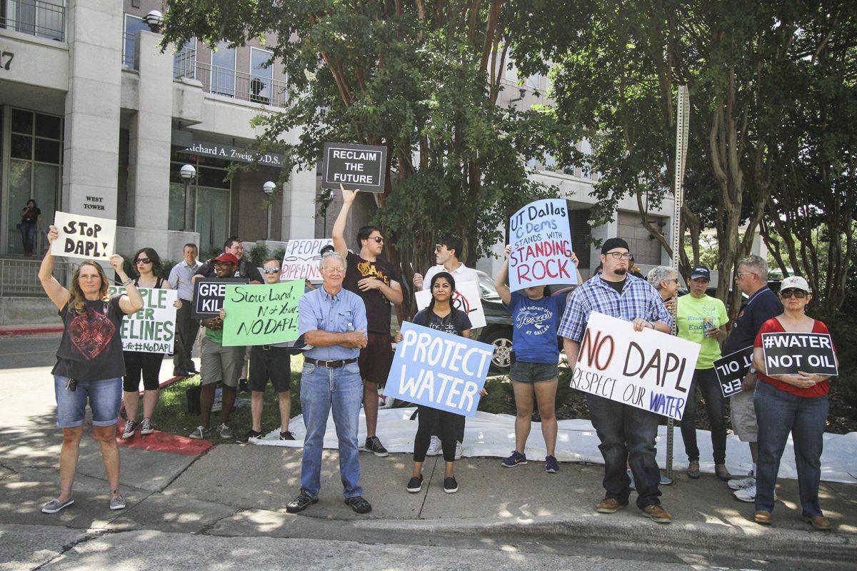 People gathered at Energy Transfer Partners on Sept. 2 to protest the construction of the Dakota Access Pipeline. Photo by Jennifer Chi | Mercury Staff.