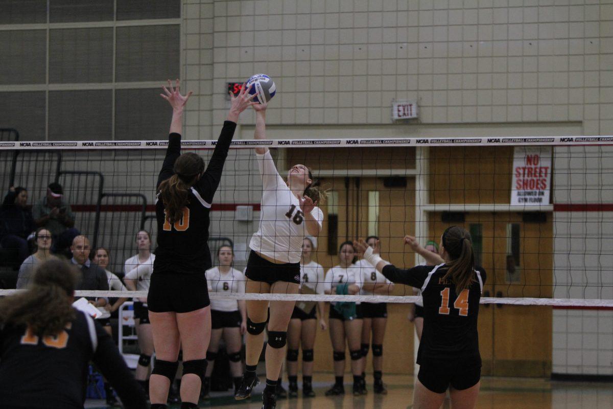 The Comets fell to Southwestern in the regional final of the NCAA tournament held on campus from Nov. 11 to 13. Photo by Roman Soriano | Mercury Staff.