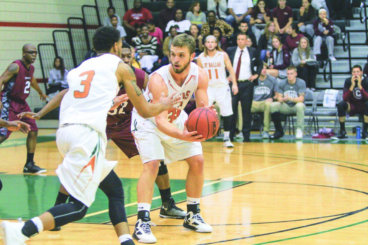 The men’s basketball team has been tabbed as the favorite to win the ASC East. The Comets will open their season with a home game against Trinity on Nov. 15. The team said they will rely on the experience gained from last year as momentum for this upcoming season. Mercury File Photo.