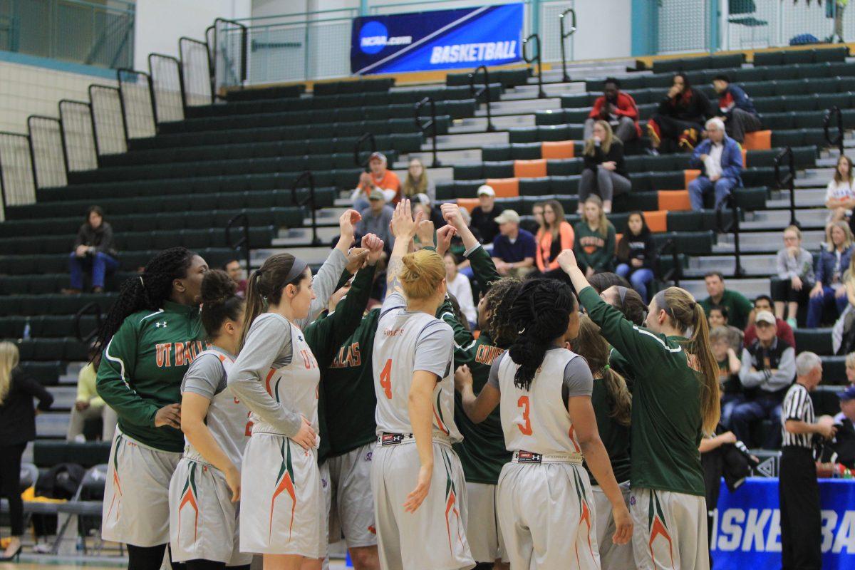 The UTD women’s basketball team prepares for its first round game against Claremont-Mudd-Scripps during the NCAA Division III Tournament on March 3. The Comets lost in a 79-63 decision, ending their tournament and their 12 game win streak, a school record. The team finished the season with a 25-4 record, one win short of the school record of 26, held by the 2014-2015 team that made the Sweet 16 of the NCAA Tournament. Photo by Ankith Averineni | Mercury Staff.