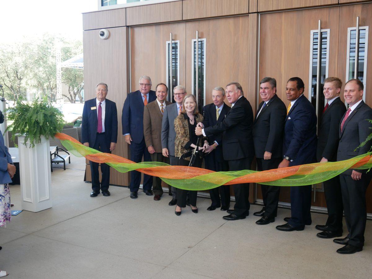 Charles Davidson and Nancy Gundy Davidson cut the ribbon at the grand opening of the Gundy-Davidson Alumni Center. Photo by David Worman | Mercury Staff.