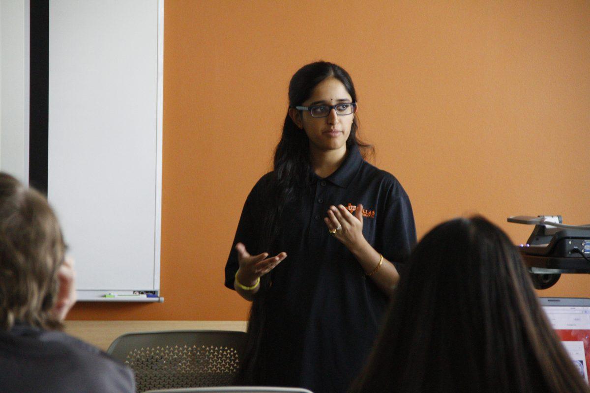 Going over her chemistry lesson, biochemistry senior Anusha Bontha guides freshmen as an executive First Year Leader. She thinks the program has helped her to do more. Photo by Saher Aqeel | Photo Editor.