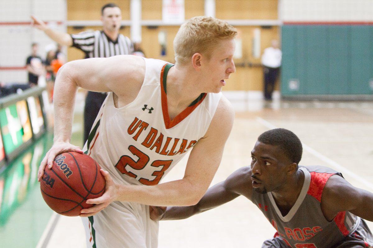 Senior shooting guard Ben Smith played 21 minutes during the Dec. 2 game against Sul Ross State. Smith had four rebounds and a .750 free throw percentage. The Comets moved to 4-2 on the season with the 63-60 win, including 2-0 in conference. Photo by Will Nguyen | Mercury Staff.
