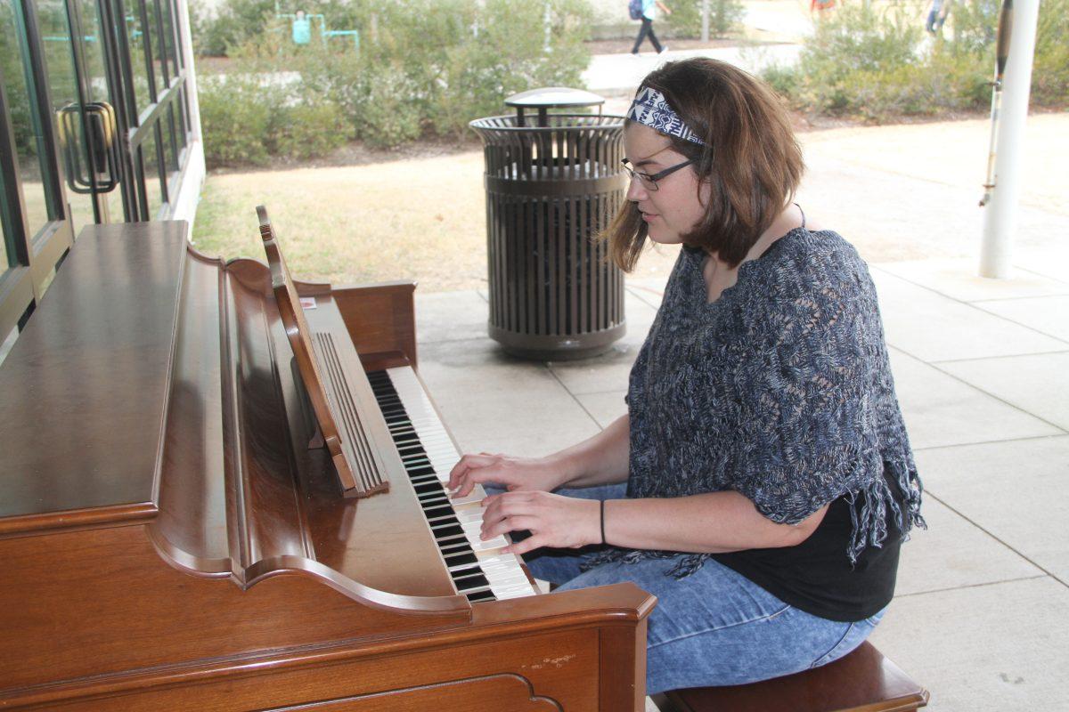 ATEC junior Allison Wuensch practices the song “Lost Boy” on the new piano outside of the SU. The piano was recently added as part of SG’s art initiative. Photo by Nadine Omeis | Mercury Staff.