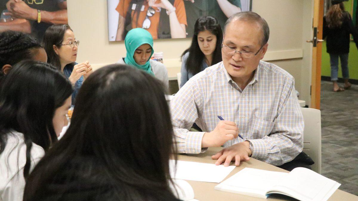 A pastor from the local church Disciples for Christ teaches students Korean as part of the Korean Language Club at a weekly meeting on March 30. Photo by Xiang Li | Mercury Staff.