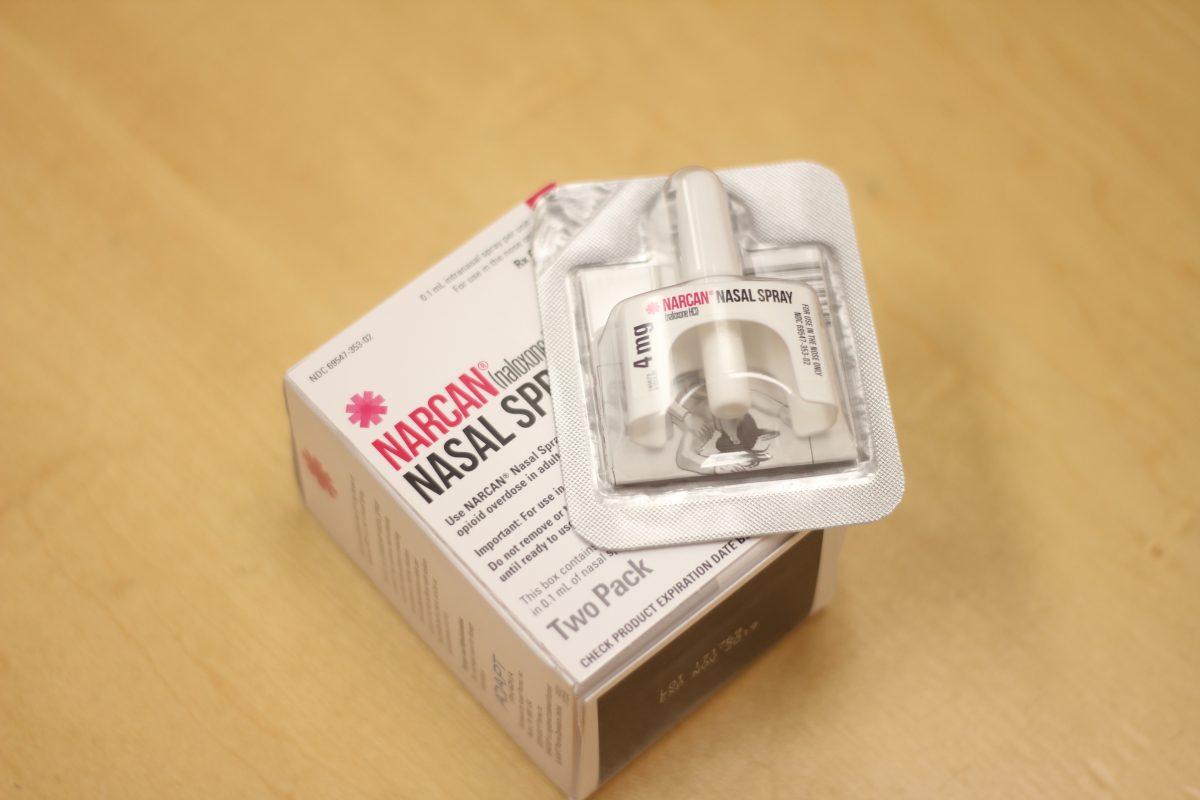 Campus police, students, staff and community members are attending training sessions hosted by the Center for Students in Recovery to learn how to recognize an overdose and administer naloxone, a drug sold under the brand name Narcan that reverses the effects of opioids. Photo by Michael Stout | Mercury Staff.
