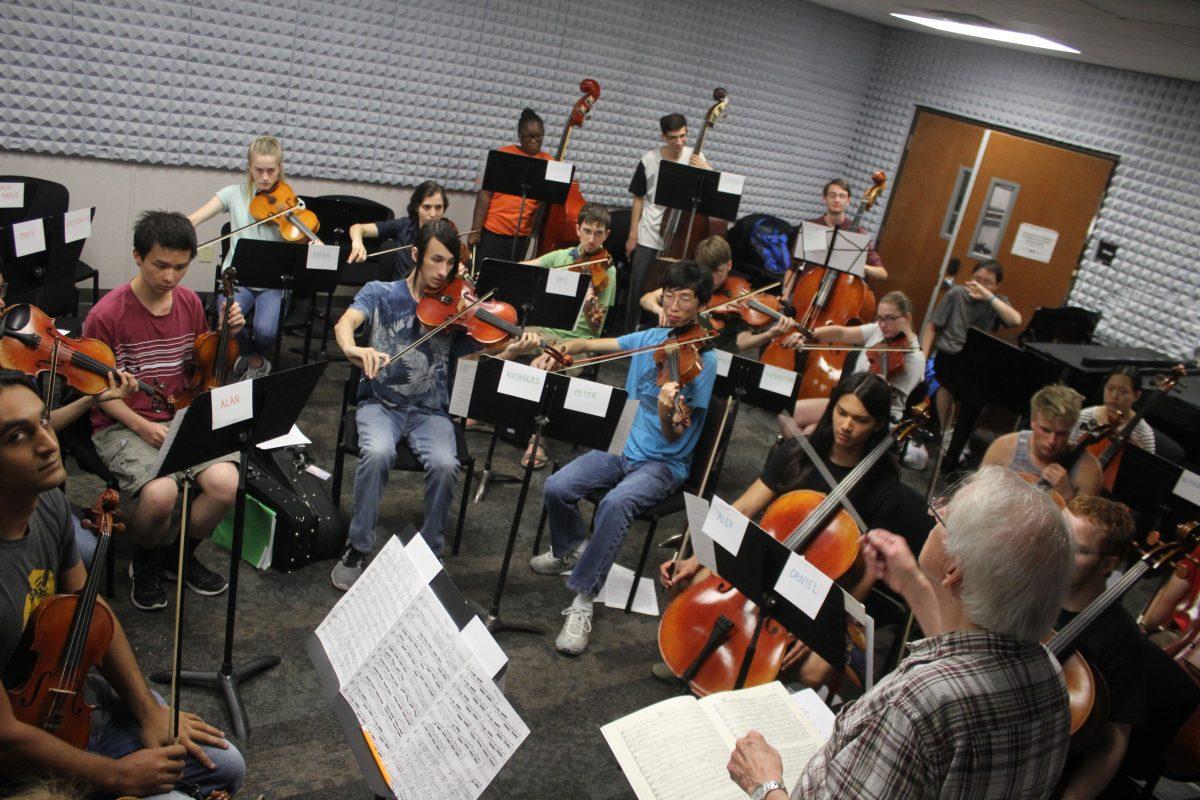 The string orchestra ensemble, led by UTD professor Adron Ming, rehearses in a classroom in the AH1 building. Photo by Michael Stout | Mercury Staff.
