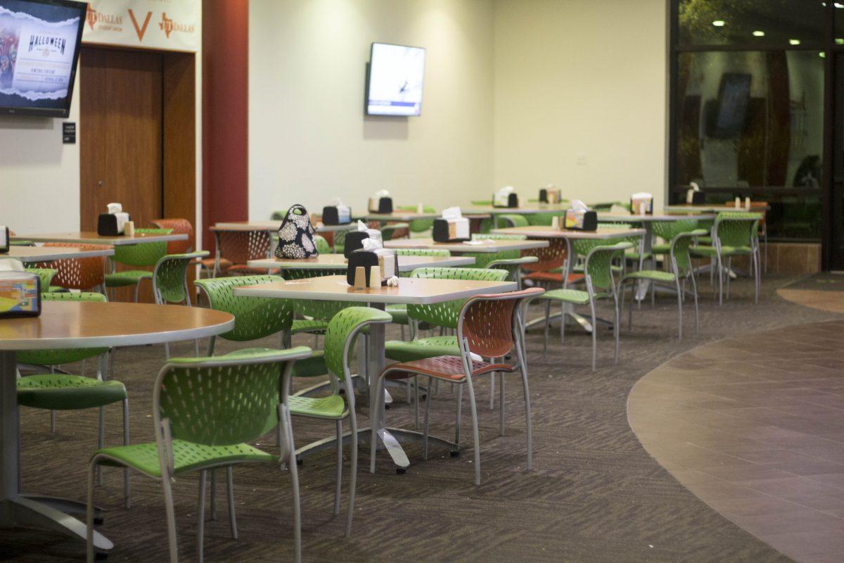 Placards will be implemented to manage overcrowding in dining areas of the Student Union. Photo by Ambarina Hasta | Mercury Staff.