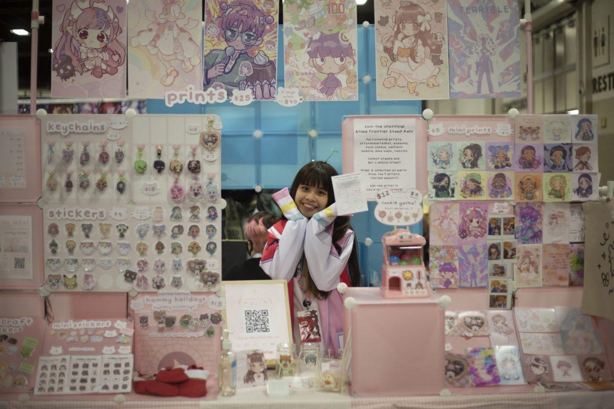 Alumnus runs art booth at large artist's alley