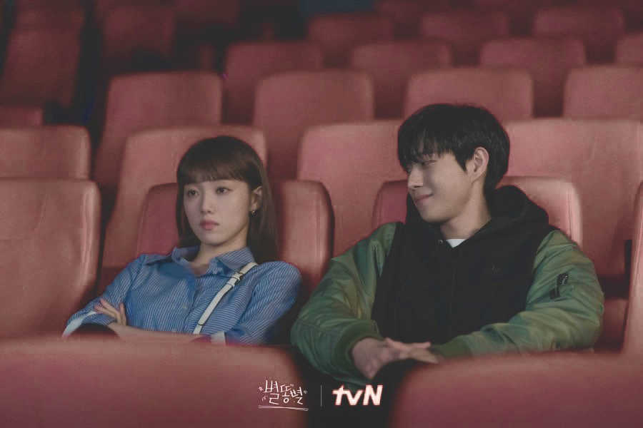 Gong Tae-sung (Kim Young-dae) and Oh Han-byeol (Lee Sung-kyung) both relish and despise the shared history that brings them closer together. | Photo courtesy of MyDamaList.