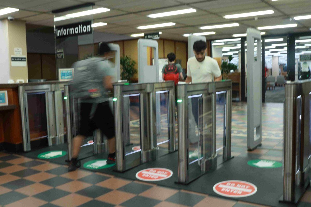 Those entering the library must tap their Comet Card to open the security doors. Outside visitors must check in at the desk. Photo By Jason Sadhanandh | Photo Editor